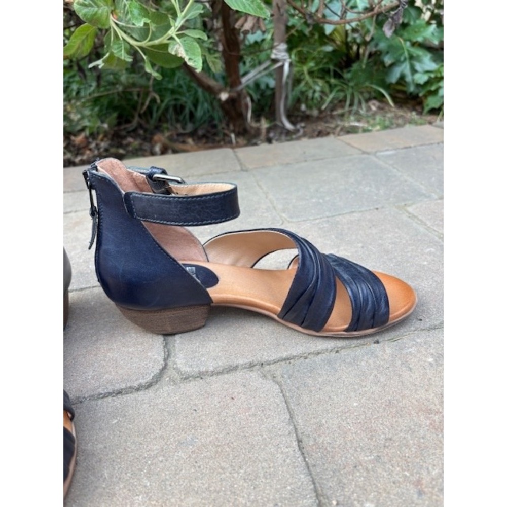 Miz Mooz Cassie Navy Blue Leather Ruched Ankle Strap Sandals Women 38 Wide‎ - Picture 3 of 9